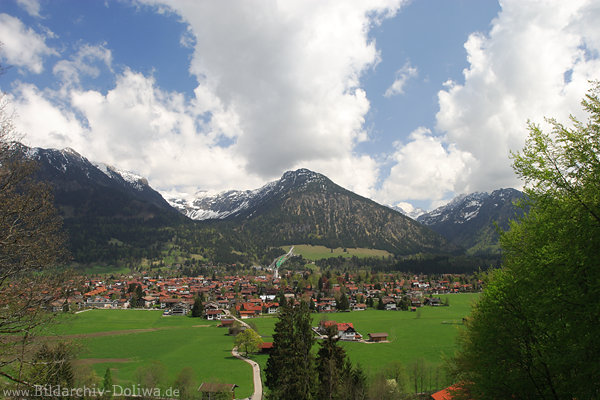 Oberstdorf unter Allguer Alpen rauchendem Berg Foto Grnwiesen Wolkenlandschaft Oberallgu