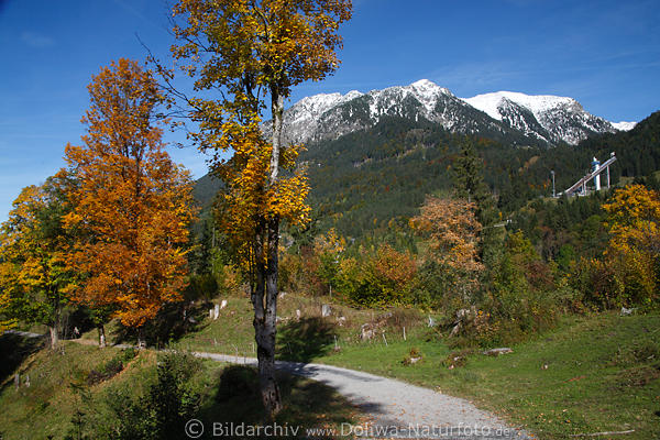 Oberstdorf Wanderweg Herbst Berglandschaft Allguer Alpen Skischanzen Blick