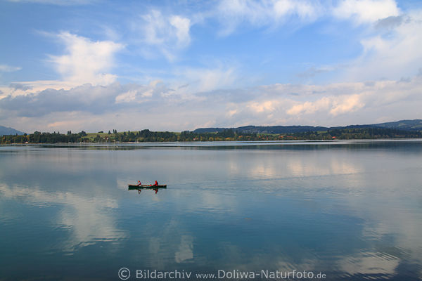 Forggensee Paddelboot in Weite Allguer Wasserlandschaft