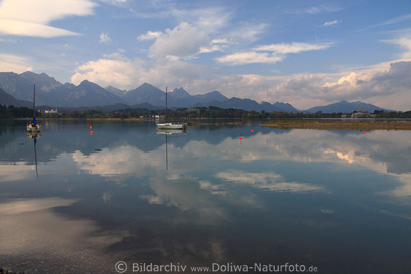 Forggensee Wasserlandschaft in Allgu Schwangau Wolkenspiegelung mit Ammergebirge