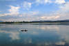 Forggensee Paddelboot in Weite Allguer Wasserlandschaft