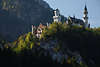 Märchenschloss Neuschwanstein auf Fels in Allgäu Alpenlandschaft bei Schwangau