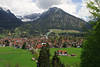Alpenstadt Oberstdorf H�user Gr�newiesen Fr�hlingsfoto Naturidylle Bergkulisse Allg�u-Gipfel