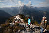 914930_Jenner Gipfelwanderer Frauen frhliche Gipfelstrmer in herrlichen Alpenpanorama