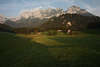 913681_Bergmassiv Reiteralpe Foto ber Ramsauer Grnwiese malerische Berglandschaft in Morgenlicht