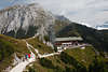 914970_Jennerbahn Bergstation Gaststtte Wanderweg in Wolkenhhe Alpenpanorama