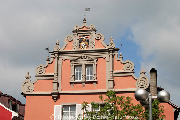 Konstanz Altstadt Hausgiebel Architektur Wanddekor Lachsfarben Bodensee-Urlaubsort