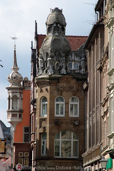 Konstanz alte Architektur Image Altstadt Hausgiebel Mdels Figuren Skulpturen Balkone Trme