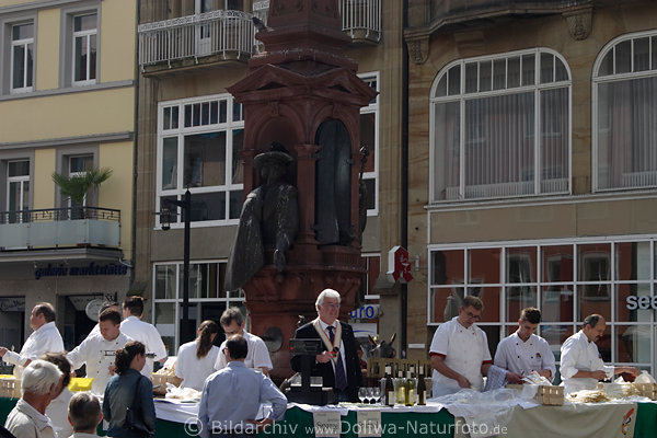 Konstanzer Spargelwoche Altstadt Veranstaltung Kche auf Markt Spargelschlen am Spargeltag