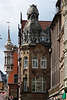 Konstanz alte Architektur in Altstadt, Mädels Figuren, Skulpturen an Hausgiebeln & Balkonen Türme