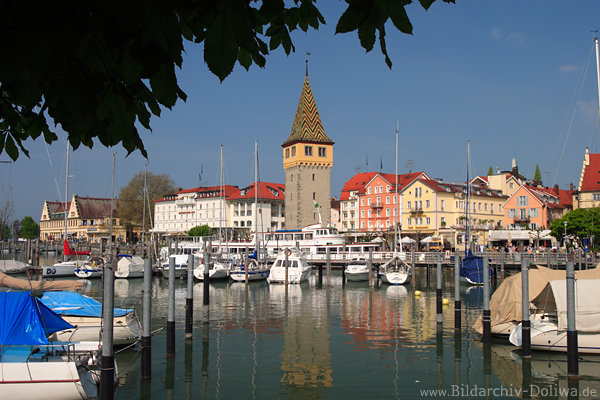Lindau Seehafen Mangturm (alter Leuchtturm) Boote Hotels an Seepromenade