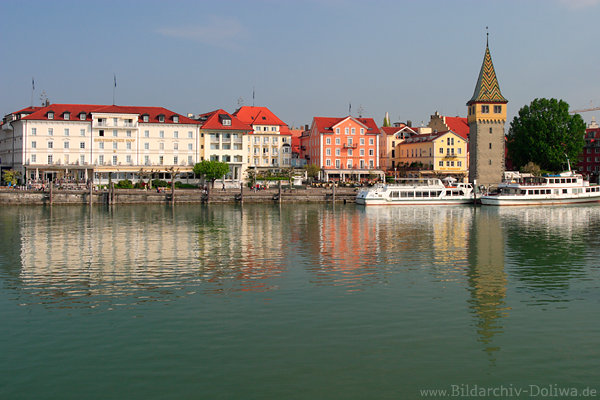 Insel Lindau Hafenbucht Hotels am Wasser Altstadt Leuchtturm Mangturm