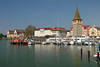 Lindau Hafenbild am Wasser Bodensee mit Mangturm vor Hotel Bayerischer Hof