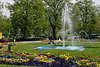 Insel Lindau Wasserbrunnen Park Wasserfontäne Frühlingsblumen Grünzone