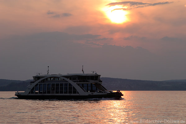 Schiffsfhre Tabor Foto in Wasser Bodensee bei Sonnenuntergang Tour Meersburg & Konstanz