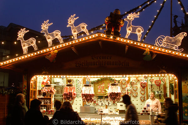Rentiere Weihnachtslichter Nikolaus �ber Mandeln Lebkuchenstand in Bremen Adventszeit