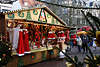Weihnachtsbude mit Nikolaus Trachten Bremer bunter Weihnachtsmarkt