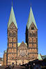 1700216_ Doppelturm Bremer Dom St.-Petri Kirche Foto romanische Architektur Gotikstil Bau aus Sand-Backstein