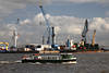 1400252_Schiff in Hamburg Elbwasser Landschaft Bild vor Hafen Kränen SüdWest Terminal
