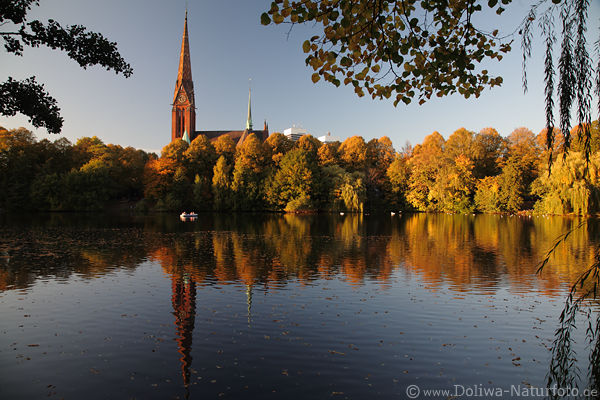Kuhmhlteich Herbststimmung am Alsterwasser in Hamburg