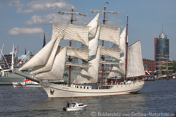 Segelschiff Artemis unter Segeln Hafengeburtstag Schiffsparade Hamburg sail-ship images