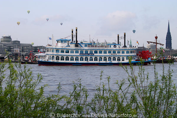 Dampfer Louisiana Star Foto auf Elbe unter Ballons in Hamburg Hafengeburtstag Bild