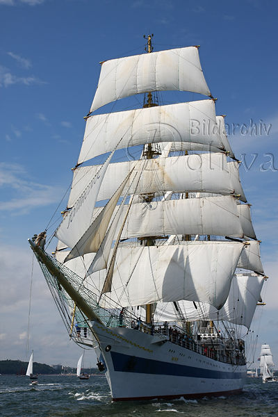Segelschiff Mir russische Grojacht unter Segeln in Wind