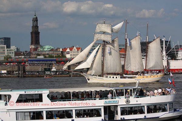 Schiffsparade Hafengeburtstag Hamburg Elbe Landungsbrcken Mare-Frisium vor Michel-Kirchturm