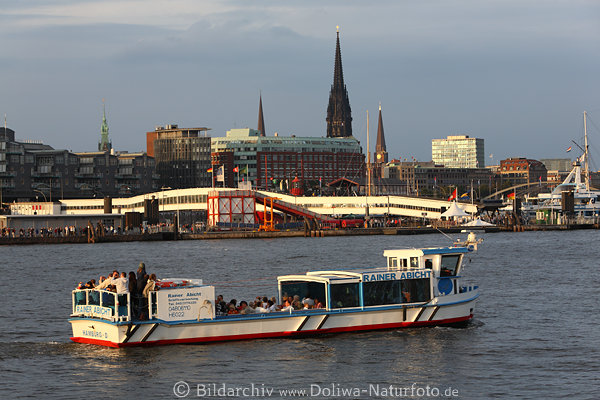 Schiff Reiner Abicht Ausflugsboot Elbfahrt mit Hafenbesucher in Hamburg