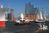 Boote Schiffsparade an Elbphilharmonie Foto Hafengeburtstag Hamburg