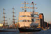 802175_Zweimastsegler Mercedes Schiff voller Segeln bei Hafenfestparade Hamburg