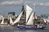 OBAN Zweimaster Segelschiff Foto Elbe Hafengeburtstag, Schiffsparade vor Michel, Hamburg-Bild