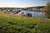 1800266_Elbe-Campingplatz Artlenburg Wasserboote Wohnmobile in Naturpanorama
