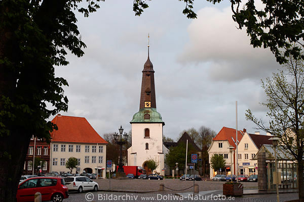 Glckstadt Marktplatz Kirche in Abendstimmung