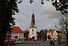 701077_ Glckstadt Kirche am Marktplatz Abendstimmung Bild in Dmmerung