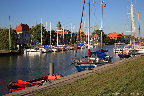 Glückstadt Elbe-Hafen Wasserkanal Herzhorner Rhin Deich Jachtboote
