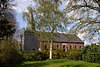 700973_ Kollmar-Kirche historisches Bauwerk mit Holzturm Foto hinter Bäumen in Wind