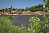 1800904_Lauenburg/Elbe Stadtpanorama am Flussufer Frühling-Wasserlandschaf