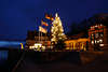 916043_Ruferplatz Lauenburg Elbe Nachtpanorama mit Altstadt Weihnachtsbaum