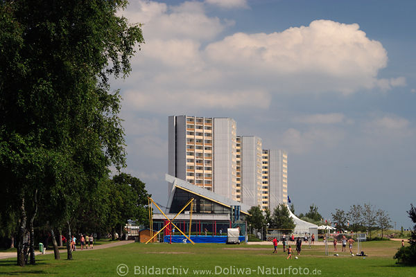 Burgtiefe Hotels Ferienzentrum Sportplatz Grnwiese Schwimmhalle in Strandnhe