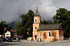 810277_ Partenkirchen St. Sebastian Kapelle Foto im Sonnenschein & Wolken Stimmung im historischen Urlaubsort