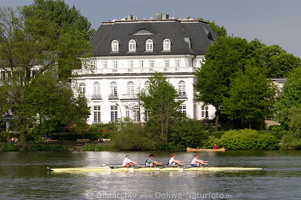 Ruderer Vierer in Alsterwasser Bootsfahrt ben vor Bellevue Villa