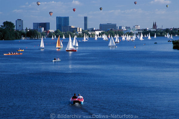 Luftballons fliegende Ballons ber Alsterwasser Hamburg Segler Boote Kanus Lifestyle