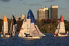 Hamburg Segelregatta der 1. Bundesliga in Alsterwasser Foto bei Abendlicht