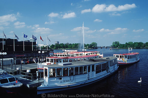 Hamburg Alsterschiffe Hafen Jungfernstieg Binnenalster mit Wasserfont�ne