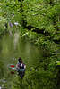 Kanuwanderer Frühling Foto Frauen rudern paddeln im Alsterkanal Hamburg grüner Ausflug