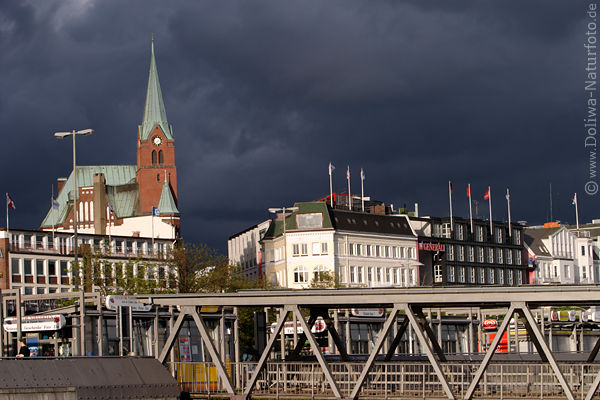 Hamburgbild Licht-Wetterstimmung ber G.Adolf Kirche Landungsbrcken Johannisbollwerk Huser