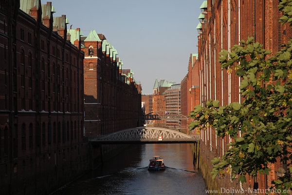 Hamburg Speicherstadt Hochwnde Landschaft Fleet-Wasserweg Boot Ausflugstour