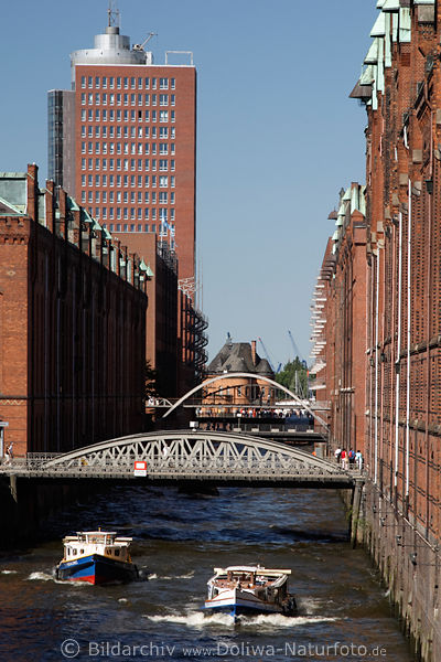 Hamburg Kehrwiederfleet Barkassen Boote Kanalfahrt in Speicherstadt