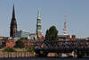 605475_ Hamburg Hafenstadt Bild: Barkasse im Magdeburger Hafen vor St. Nikolai Kirche, Katharinen Kirchhof und Fernsehturm
